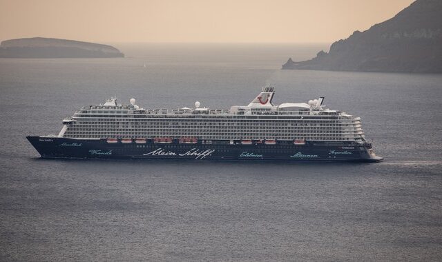 Κρουαζιερόπλοιο Mein Schiff: Έδεσε στην Κέρκυρα με τους 922 επιβάτες του