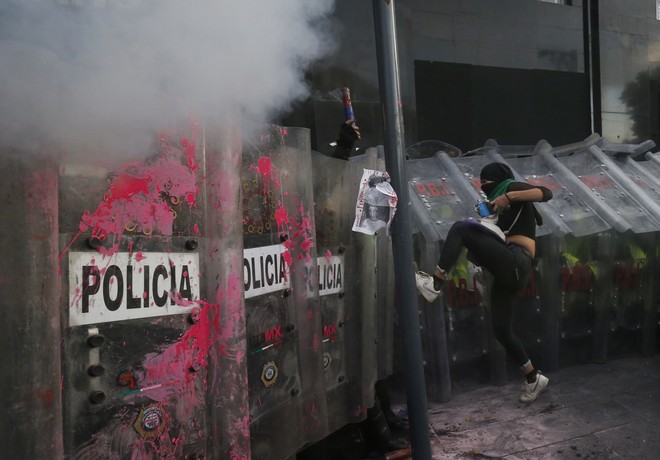 Μεξικό: Στους δρόμους εκατοντάδες διαδηλώτριες για τη νομιμοποίηση των αμβλώσεων