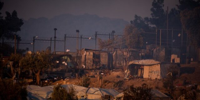 Μόρια: Η Ύπατη Αρμοστεία προσφέρει στήριξη – Έκκληση για αυτοσυγκράτηση