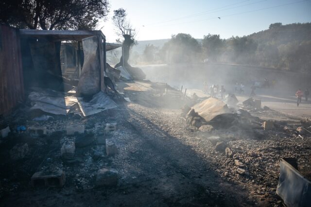 ΣΥΡΙΖΑ: Εγκληματικές ευθύνες Μητσοτάκη – Μηταράκη για τη Μόρια