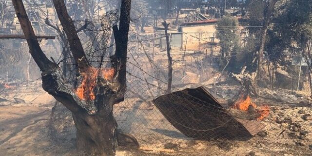 Μόρια: Φωτιά στο κομμάτι που δεν είχε καεί