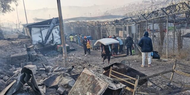 Μόρια: Καρέ καρέ η καταστροφή στο ΚΥΤ απο τη μεγάλη φωτιά