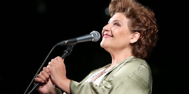 Γιώτα Νέγκα: “H κατάσταση που ζούμε σίγουρα θα γεννήσει πολιτικά τραγούδια”