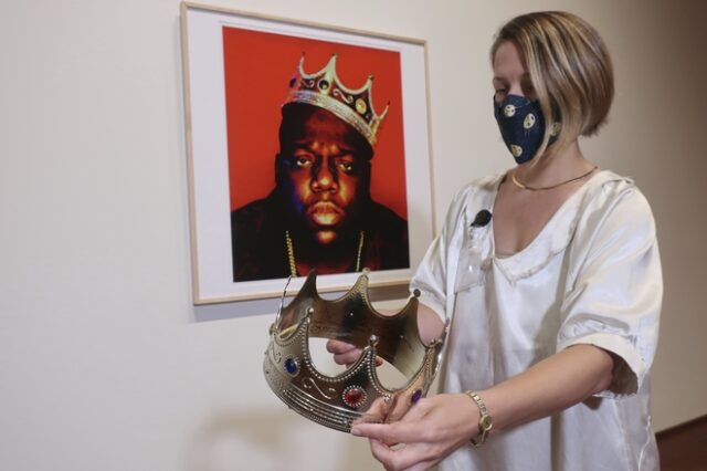 Πουλήθηκε το στέμμα του Notorious B.I.G. σε μια ιστορική δημοπρασία