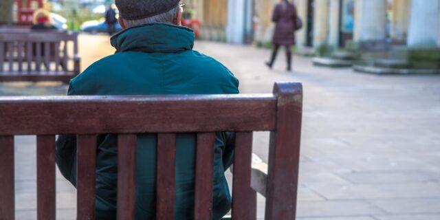 Λαμία: Μεγαλόψυχος παππούς έβγαλε από τη φυλακή τους ληστές του