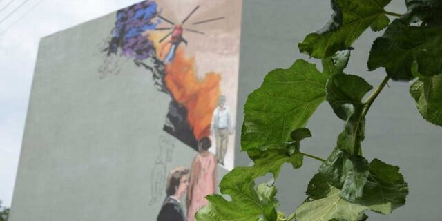 Πάτρα: Καλλιτέχνες δημιουργούν τοιχογραφία εμπνευσμένη από τον Καραγκιόζη