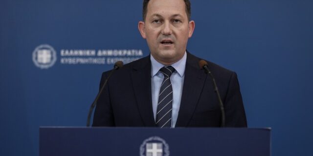 Πέτσας για Μόρια: ”Κάποιοι δεν σέβονται τη χώρα που τους φιλοξενεί”