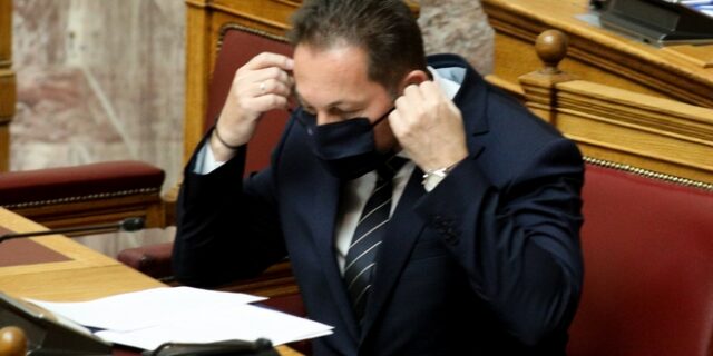 Αμετανόητος Πέτσας:  Αγνοούν τους πολίτες και περνούν τη διάταξη για το “δωράκι” στα ΜΜΕ