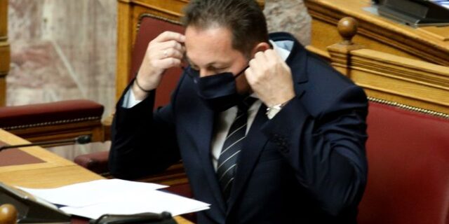 Πέτσας εναντίον όλων για το “δωράκι” των 2 εκατομμυρίων σε τηλεοπτικά ΜΜΕ
