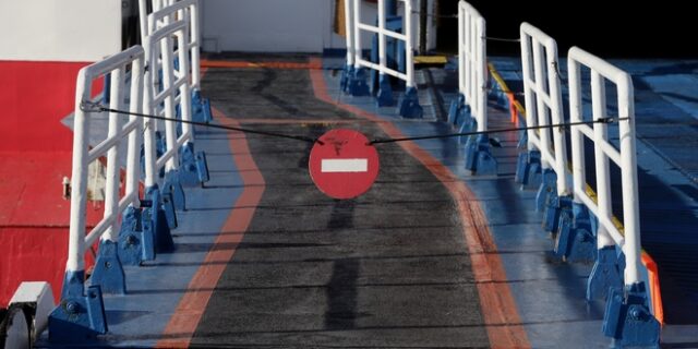 Δεμένα τα πλοία στο λιμάνι του Πειραιά την Πέμπτη