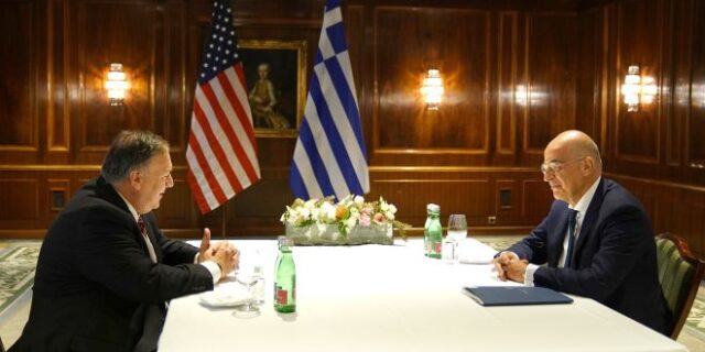 Τηλεφωνική επικοινωνία Δένδια με Πομπέο