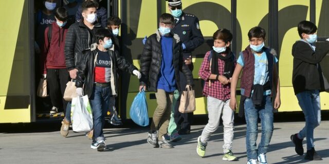 Καμένα Βούρλα: Παρέμβαση Εισαγγελέα για τις διαμαρτυρίες κατά των ασυνόδευτων ανήλικων