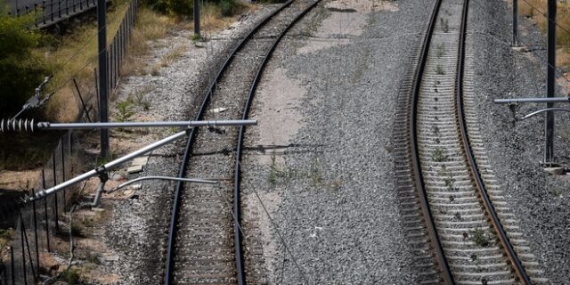 Ξανά σε λειτουργία η σιδηροδρομική γραμμή Αθήνας-Θεσσαλονίκης, εκτεταμένες οι ζημιές λόγω “Ιανού”