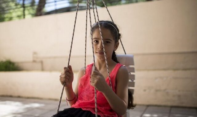 “Η Κρήτη μας έχει αγκαλιάσει” – Η ιστορία μιας οικογένειας προσφύγων από την Παλαιστίνη