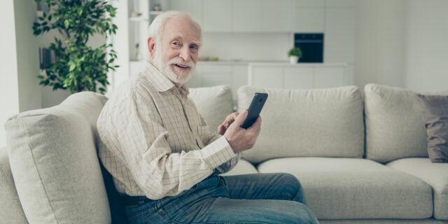 Ηλικιωμένος χήρος “ζήτησε” νέους φίλους και δέχθηκε χιλιάδες μηνύματα