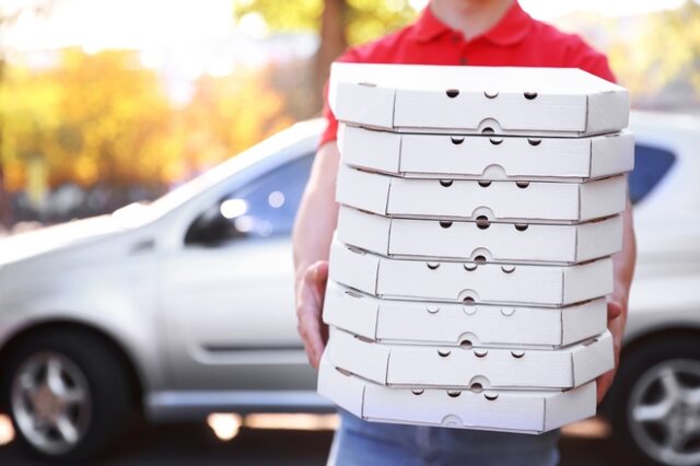 Ηλικιωμένος διανομέας πίτσας λαμβάνει φιλοδώρημα 12 χιλιάδων δολαρίων χάρη στο TikTok