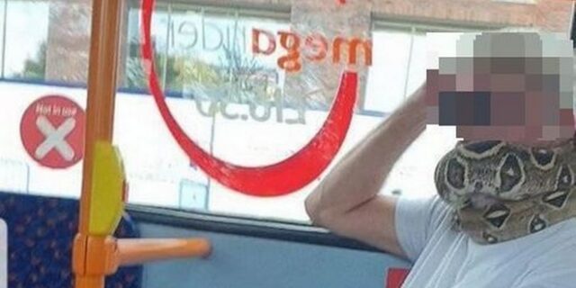 Βρετανία: Αντί για μάσκα “φόρεσε” ζωντανό φίδι και μπήκε στο λεωφορείο