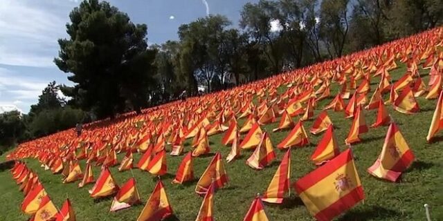 Κορονοϊός: 50.000 σημαίες στήθηκαν στη Μαδρίτη, στη μνήμη των θυμάτων