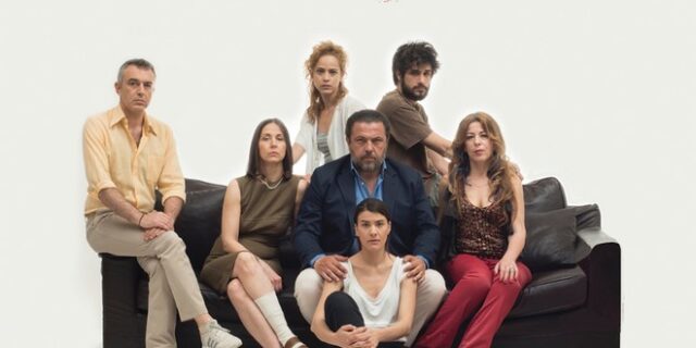 Η παράσταση “Στέλλα κοιμήσου” επιστρέφει για 6 παραστάσεις