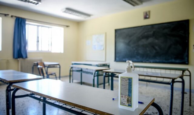 Εκρηκτικό κοκτέιλ σε σχολείο των Αχαρνών: Αρνητές μάσκας σε κατάληψη