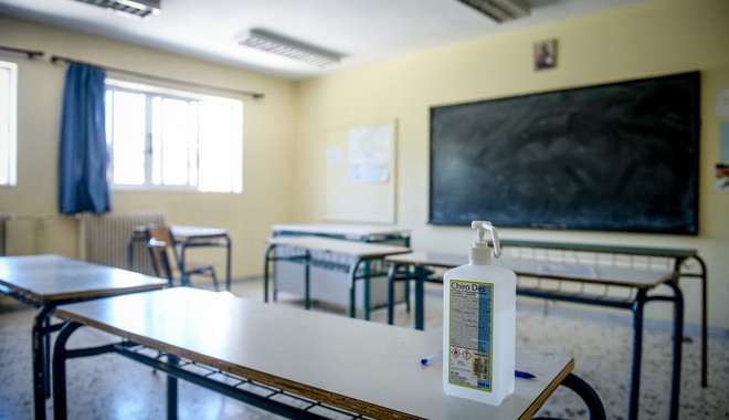 Εκρηκτικό κοκτέιλ σε σχολείο των Αχαρνών: Αρνητές μάσκας σε κατάληψη