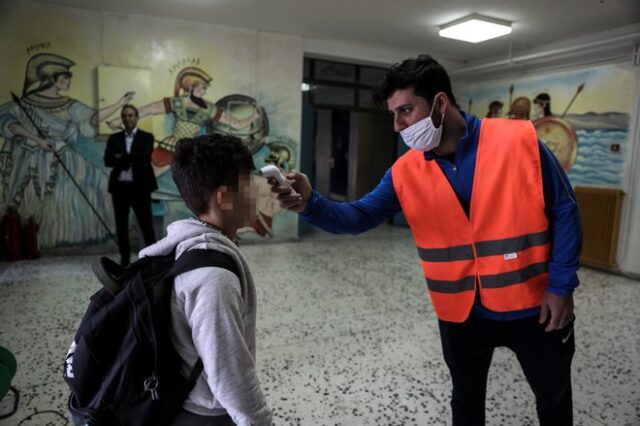 Άνοιγμα σχολείων: Πλέξιγκλας στα θρανία και θερμικές πύλες εισόδου από τον δήμο Ραφήνας
