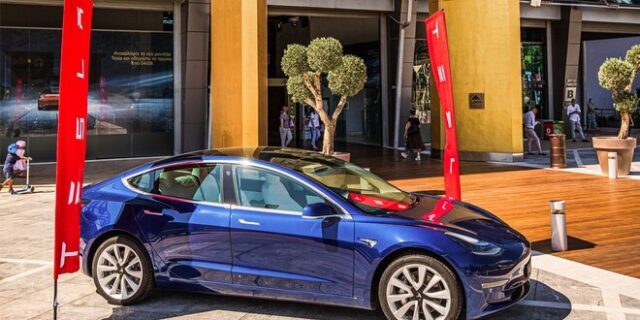 Το Golden Hall καλωσορίζει την Tesla!