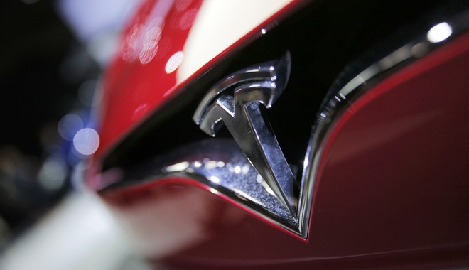 Ο Μασκ βάζει “ενέχυρο” μετοχές της Tesla για το Twitter – Απώλειες 126 δισ. δολαρίων μέσα σε μια ημέρα