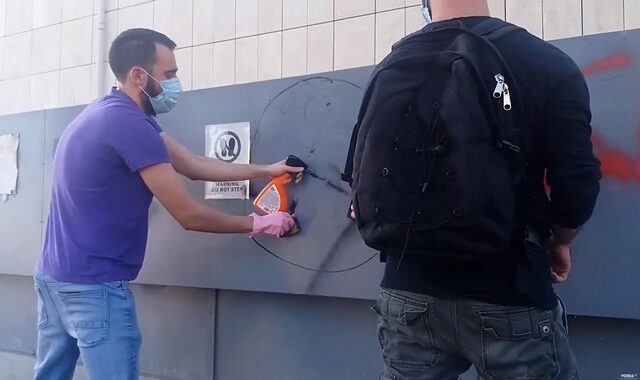 Θεσσαλονίκη: Καθάρισαν ναζιστικά σύμβολα στην πλατεία του Λευκού Πύργου