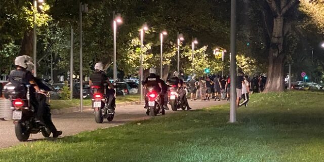Επεισόδια και συλλήψεις για αναγραφή συνθημάτων αντιεξουσιαστών στον Λευκό Πύργο και στο Βασιλικό Θέατρο