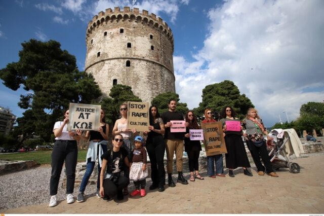 Ξέσπασαν οι φοιτήτριες που κατήγγειλαν γιατρό για σεξουαλική παρενόχληση