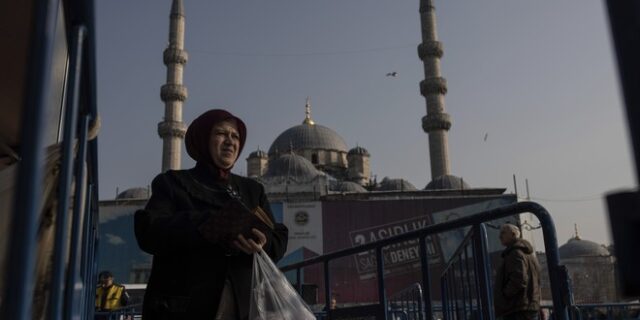 Τουρκία: Υποβάθμιση από τη Moody’s – Η οικονομία είναι στο απόγειό της λέει ο Ερντογάν