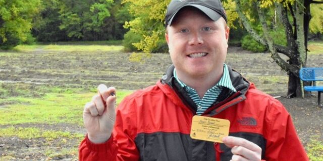 Νόμιζε ότι ήταν γυαλί, αλλά βρήκε διαμάντι 9 καρατίων