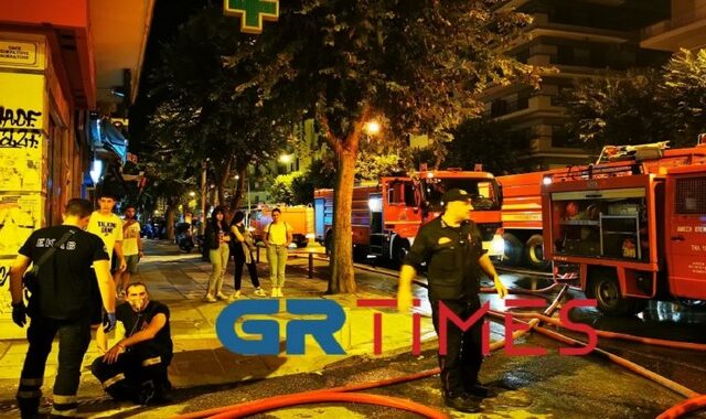 Φωτιά σε διαμέρισμα στη Θεσσαλονίκη – 10 άτομα στο νοσοκομείο