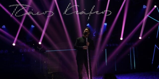 Ο Πάνος Κιάμος τραγούδησε για τις νοσηλεύτριες της Θεσσαλονίκης