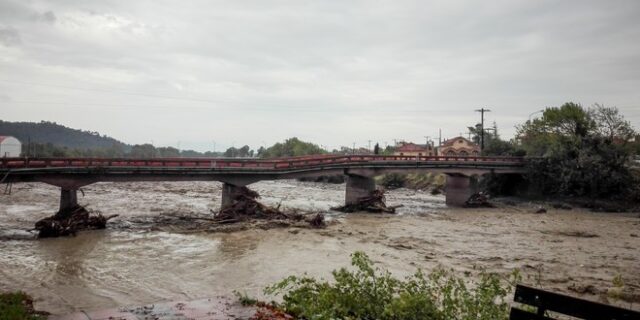 Ιανός: Συνεχίζονται οι απεγκλωβισμοί και οι έρευνες για αγνοούμενους – Δύο νεκροί στη Θεσσαλία