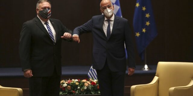 Συνάντηση Πομπέο – Δένδια: “Ισχυροί δεσμοί και κοινό στρατηγικό όραμα”
