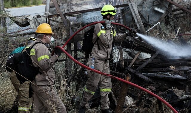 Σάμος: Τις 13 έφτασαν οι προσαγωγές μεταναστών για την φωτιά κοντά στο ΚΥΤ