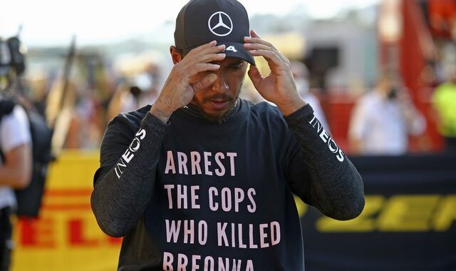 Ο Χάμιλτον με μπλουζάκι για την Μπριόνα Τέιλορ – “Συλλάβετε τους αστυνομικούς που τη δολοφόνησαν”