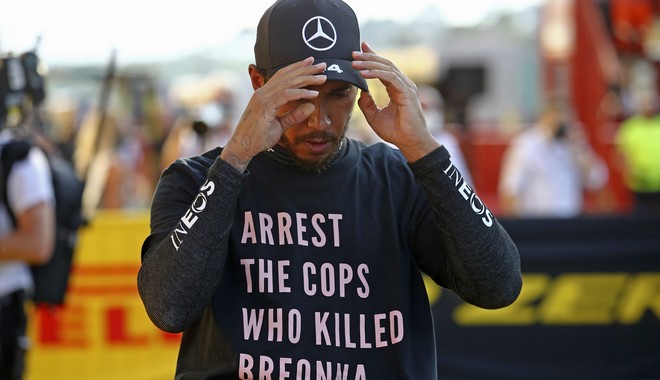 Ο Χάμιλτον με μπλουζάκι για την Μπριόνα Τέιλορ – “Συλλάβετε τους αστυνομικούς που τη δολοφόνησαν”