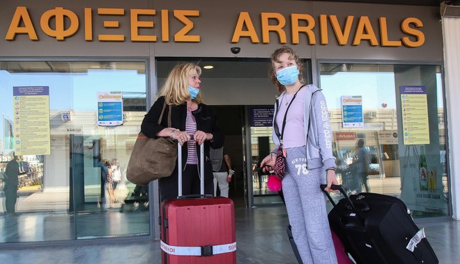 Χαμός σε πτήση από Αθήνα για Ηράκλειο – Επιβάτιδα δεν ήθελε να βάλει μάσκα