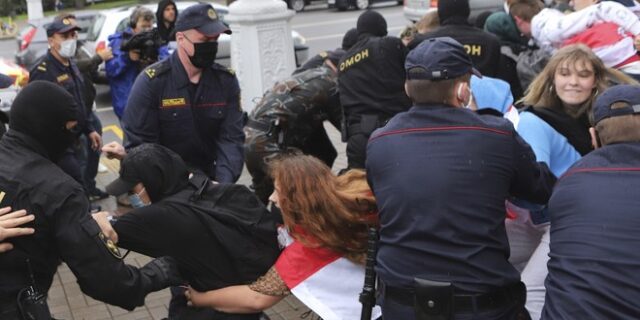 Λευκορωσία: Σύλληψη δημοσιογράφων που κάλυπταν τις διαδηλώσεις