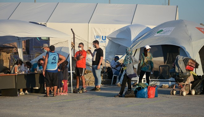 Μηταράκης: Κλείνουν δύο δομές φιλοξενίας αιτούντων άσυλο στη Λέσβο