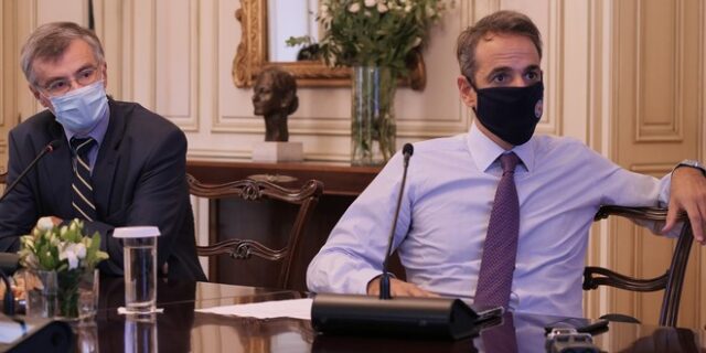Lockdown: Διχογνωμία σε κυβέρνηση και επιτροπή για το άνοιγμα των σχολείων 