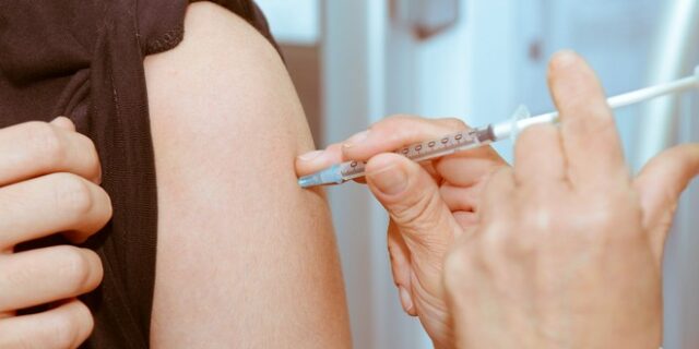 Γρίπη: Ήδη έχουν εμβολιαστεί 1.500.000 άτομα στην Ελλάδα