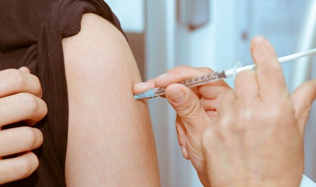 Γρίπη: Ήδη έχουν εμβολιαστεί 1.500.000 άτομα στην Ελλάδα