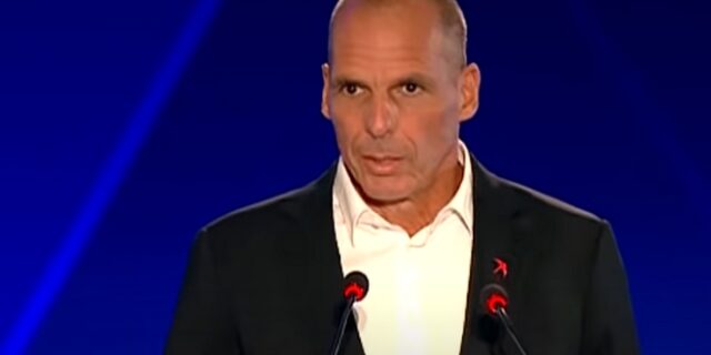 Βαρουφάκης: “Πράσινη” βιομηχανική ανάπτυξη για εθνική ανεξαρτησία της χώρας