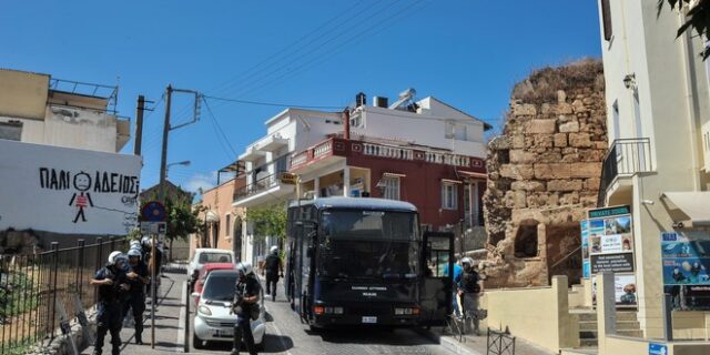 Χανιά: Υπό κατάληψη το δημαρχείο της πόλης