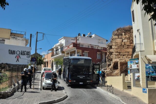 Χανιά: Υπό κατάληψη το δημαρχείο της πόλης