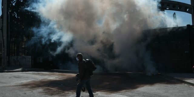 Συγκέντρωση διαμαρτυρίας στο Υπ. Προ.Πο. για τα επεισόδια στο Παιδείας-Ο απολογισμός της ΕΛΑΣ